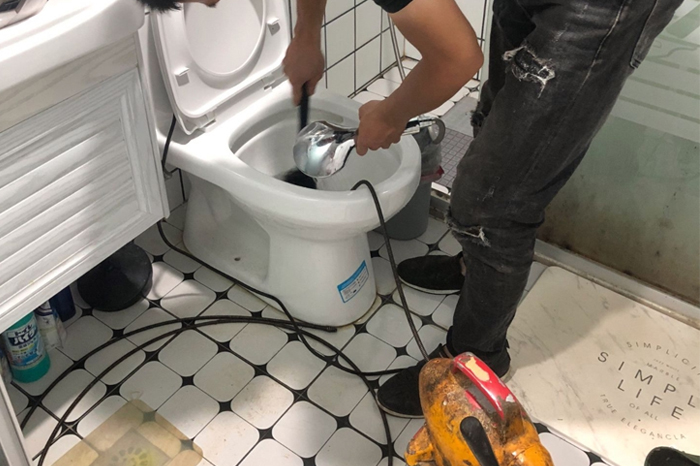 永安马桶堵塞自己疏通还是找师傅？专业上门服务让你省时更省心